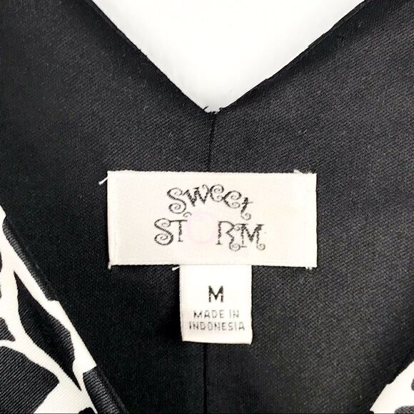 Sweet Storm Women’s Sleeveless Black Dress Size M - Picture 3 of 4